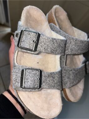 NEW Birkenstock Girls ARIZONA Happy Lamb Grey Sandals Slides Size 34